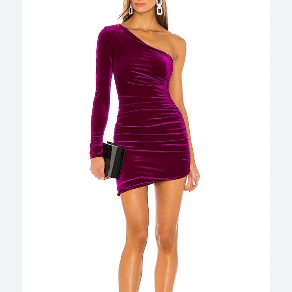 GINNIE MINI DRESS
NBD
Color: Magenta